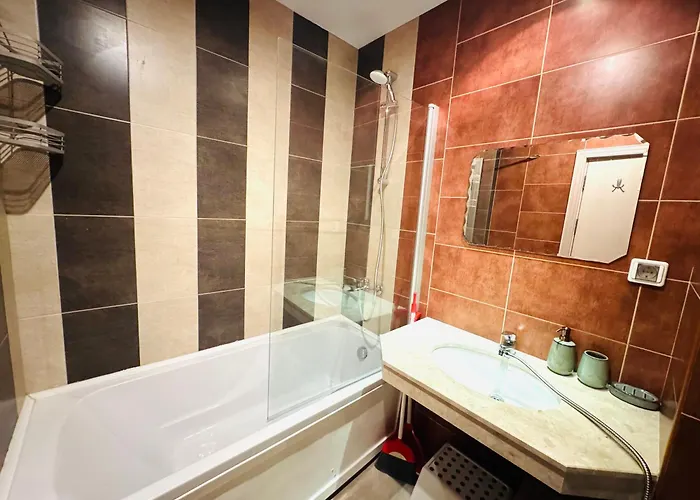 3 To Door 公寓 班斯科